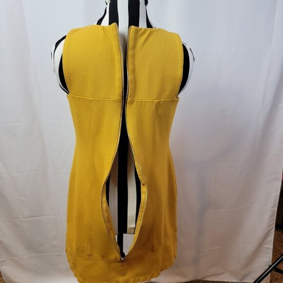 Chic Vince Camuto Dress - Size 6, Very Gently Used - Picture 10 of 12